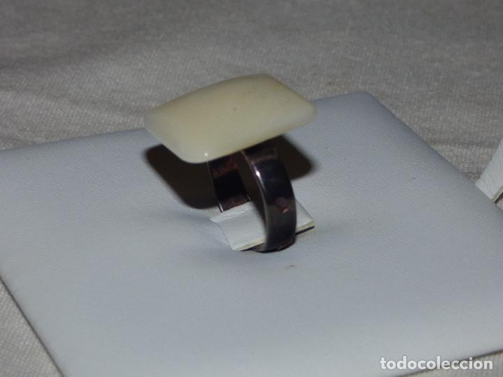 Joyeria: Anillo,nacar y plata. - Foto 2