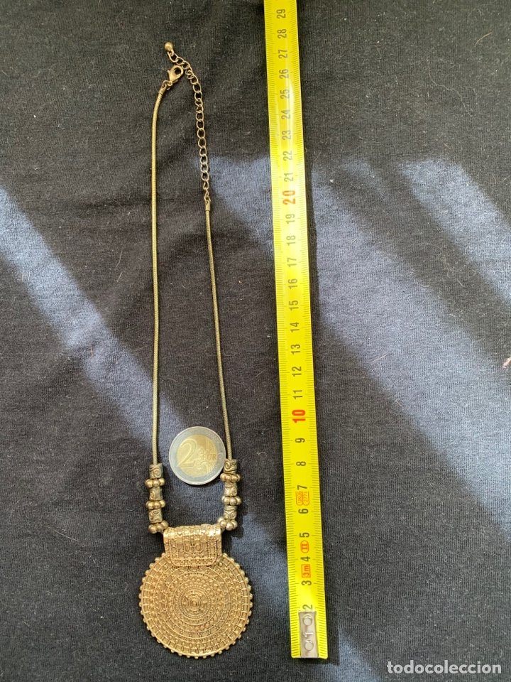 Joyeria: Collar dorado con medall&oacute;n - Foto 1