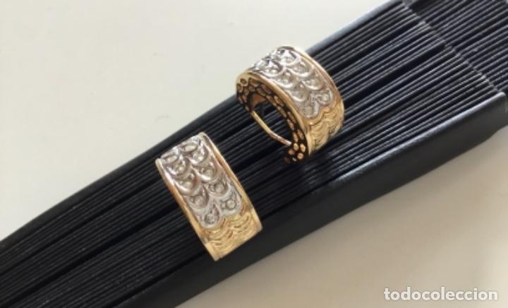 Joyeria: PENDIENTES CON CIRCONIOS CHAPADOS EN ORO DE 24 QUILATES. OMEGA