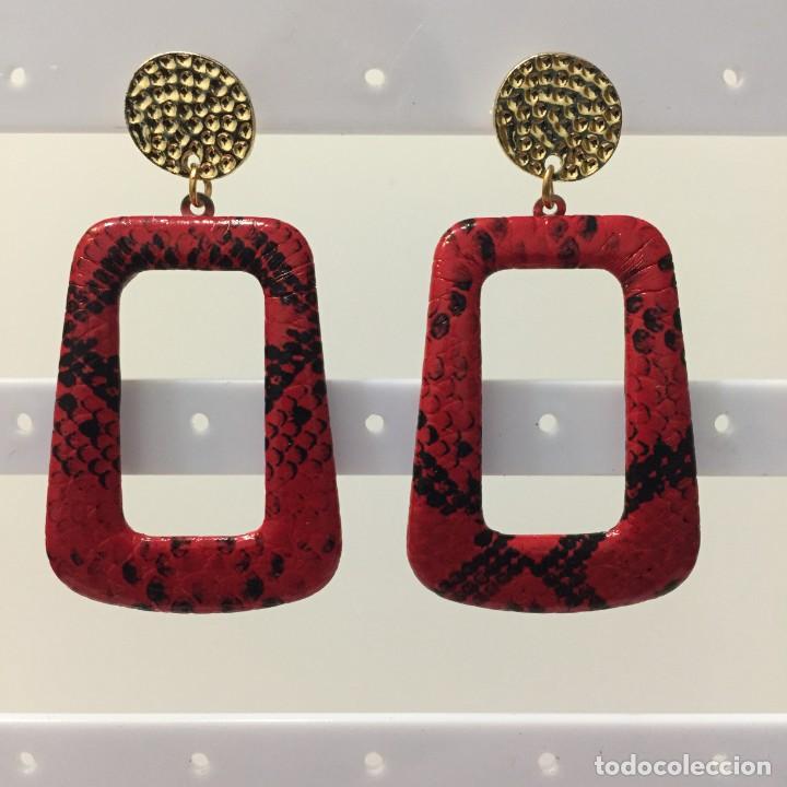 Joaillerie: Pendientes de bisuter&iacute;a, animal print en rojo y negro. Nuevos, sin usar.