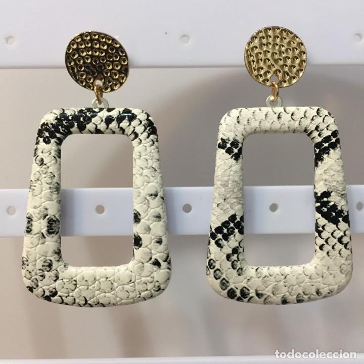 Joyeria: Pendientes de bisuter&iacute;a, animal print en tonos blanco y negro. Nuevos, sin usar.