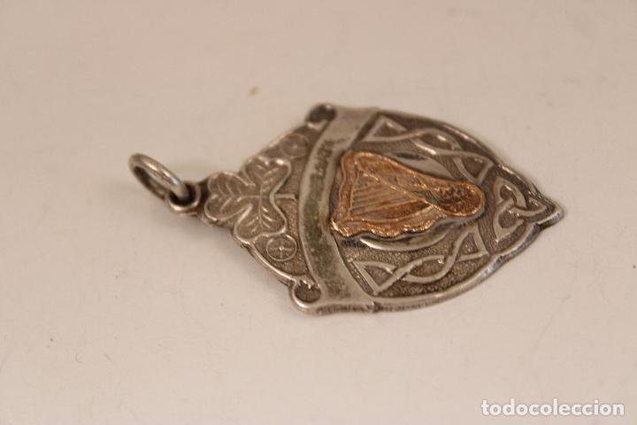 Joyeria: colgante medalla plata arpa de oro - Foto 2
