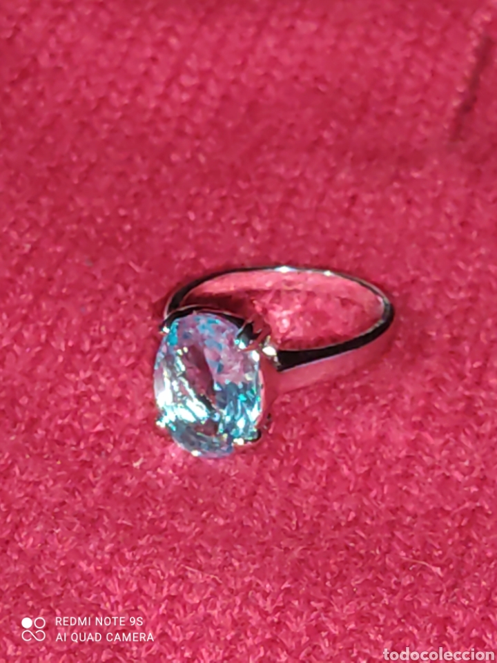 Joyeria: Anillo con aguamarina creada o cristal azul celeste engarzado.Talla 8.