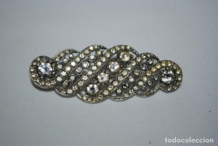 Joyeria: ANTIGUO BROCHE PLATEADO CON BRILLANTITOS - Foto 1