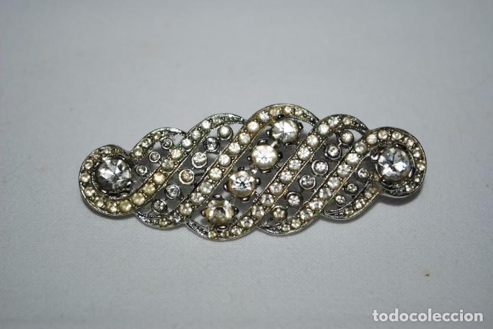 Joyeria: ANTIGUO BROCHE PLATEADO CON BRILLANTITOS - Foto 2