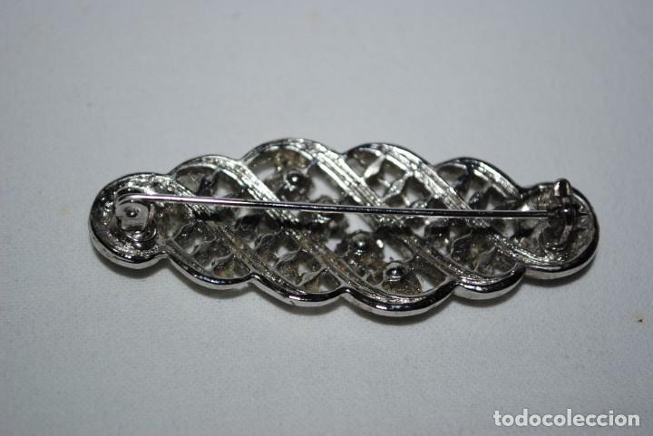 Joyeria: ANTIGUO BROCHE PLATEADO CON BRILLANTITOS - Foto 3