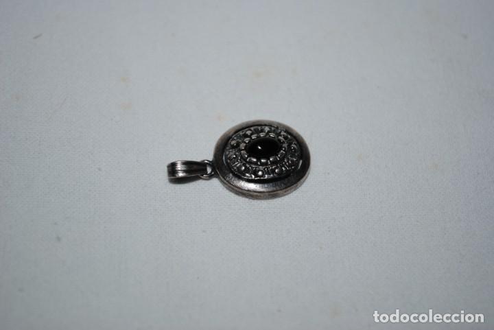 Joyeria: COLGANTE DE PLATA CON PIEDRA NEGRA . - Foto 2
