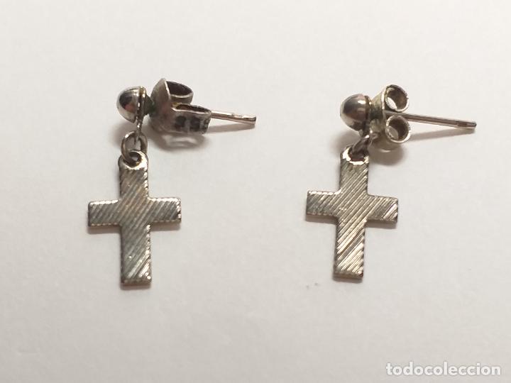 Joyeria: Pendientes. Forma de Cruz. Plateado. 1,5 cm de largo - Foto 2