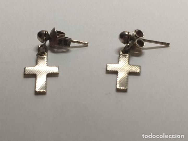 Joyeria: Pendientes. Forma de Cruz. Plateado. 1,5 cm de largo - Foto 3