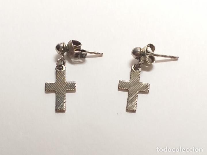 Joyeria: Pendientes. Forma de Cruz. Plateado. 1,5 cm de largo - Foto 4