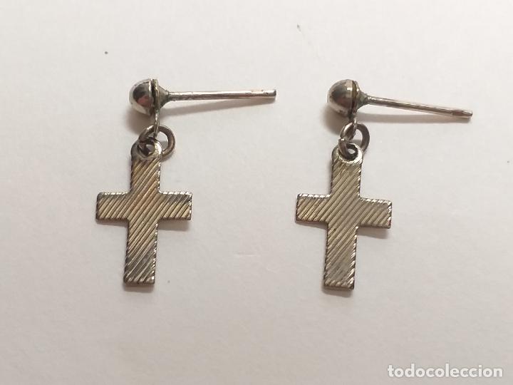 Joyeria: Pendientes. Forma de Cruz. Plateado. 1,5 cm de largo - Foto 1