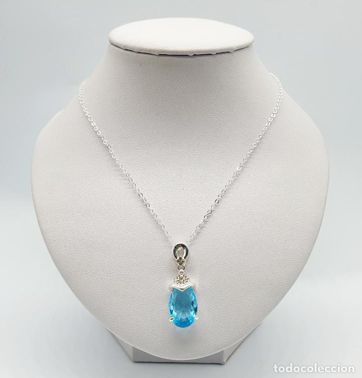 Gioielleria: Elegante gargantilla con dije de estilo cl&aacute;sico ba&ntilde;ado en oro blanco de 18k y topacio creado .