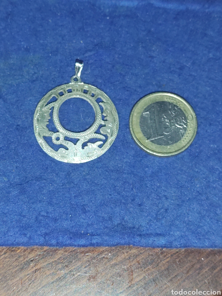 Joyeria: Colgante trabajado de plata. - Foto 2