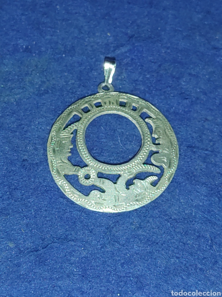 Joyeria: Colgante trabajado de plata. - Foto 3