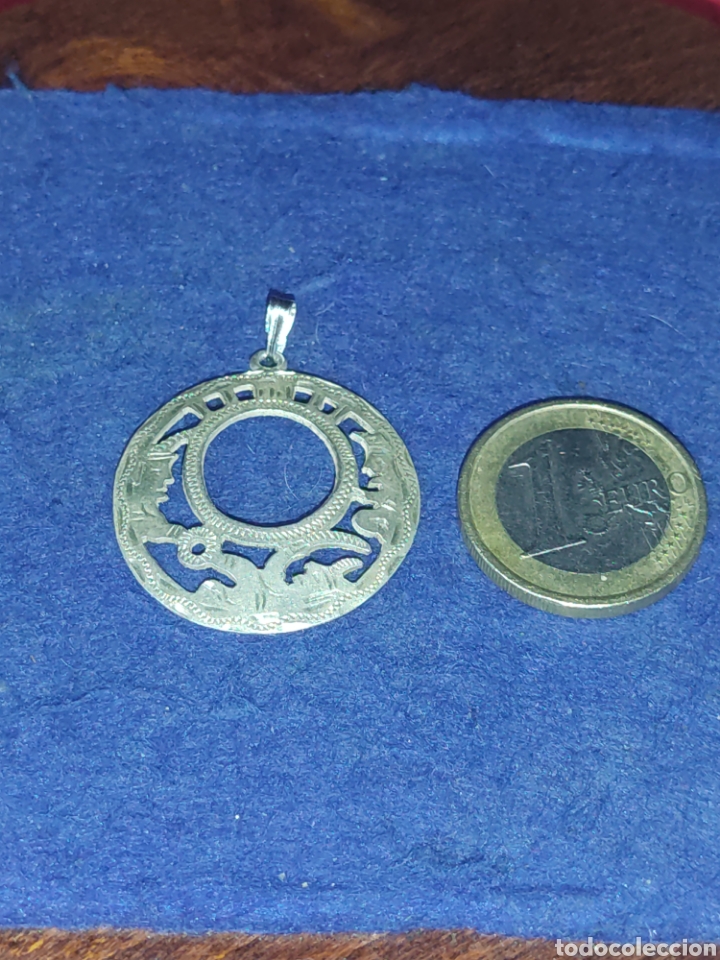 Joyeria: Colgante trabajado de plata. - Foto 1
