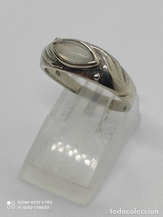 Joyeria: Bonito antiguo anillo en plata de ley con cabuj&oacute;n de cuarzo natural. - Foto 1