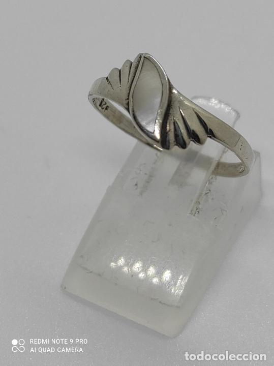 Joyeria: Bonito antiguo anillo en plata de ley con n&aacute;car natural. - Foto 2