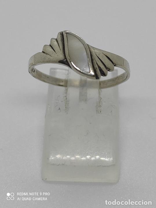 Joyeria: Bonito antiguo anillo en plata de ley con n&aacute;car natural. - Foto 1