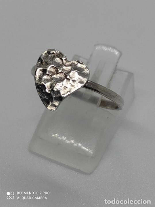 Joyeria: Original anillo antiguo en plata de ley contrastada con forma de coraz&oacute;n. - Foto 3