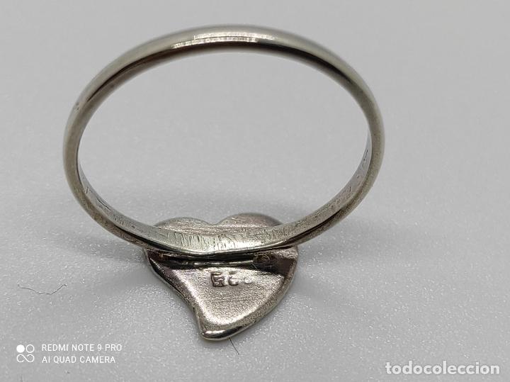 Joyeria: Original anillo antiguo en plata de ley contrastada con forma de coraz&oacute;n. - Foto 4