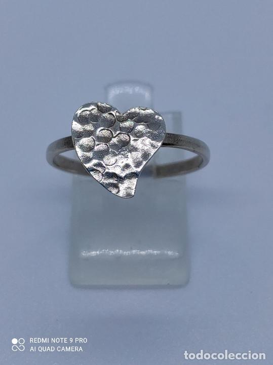 Joyeria: Original anillo antiguo en plata de ley contrastada con forma de coraz&oacute;n. - Foto 1