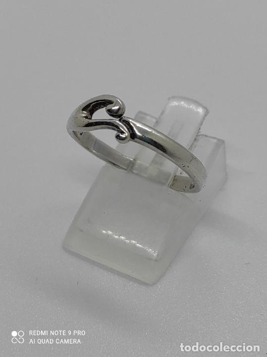 Joyeria: Original anillo antiguo en plata de ley con forma de ola. - Foto 1