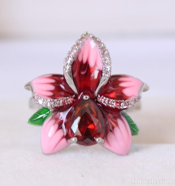 Joyeria: ANILLO FLOR CHAPADO EN PLATA CON ESMALTES SIMIL GRANATE - Foto 1