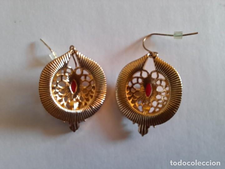 Joyeria: PAR DE PENDIENTES CON ADORNOS DIVERSOS COLORES - Foto 2