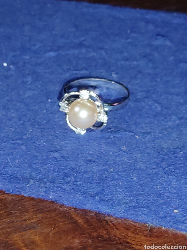 Joyeria: Anillo con perla y circonitas o cristalinos. - Foto 2