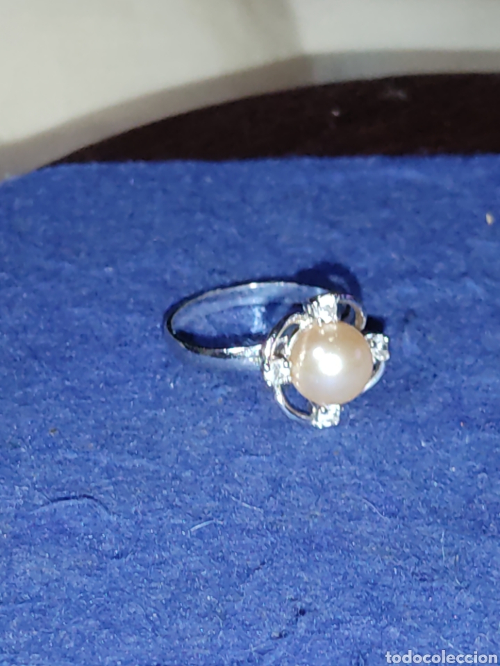 Joyeria: Anillo con perla y circonitas o cristalinos. - Foto 3