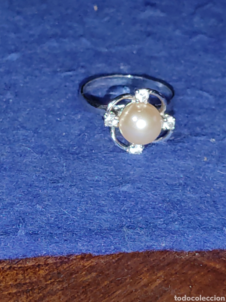 Joyeria: Anillo con perla y circonitas o cristalinos. - Foto 1