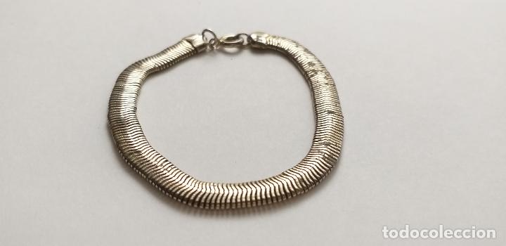Joyeria: Pulsera de cadena plateada. Eslabones planos. Largo 16 cm. - Foto 2