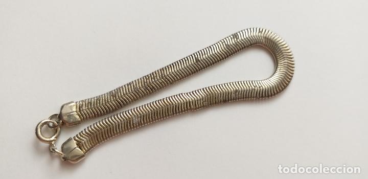 Joyeria: Pulsera de cadena plateada. Eslabones planos. Largo 16 cm. - Foto 4