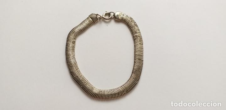 Joyeria: Pulsera de cadena plateada. Eslabones planos. Largo 16 cm. - Foto 1