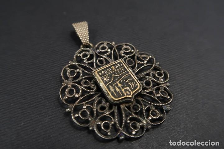 Joyeria: Antiguo Colgante de Metal - Foto 3