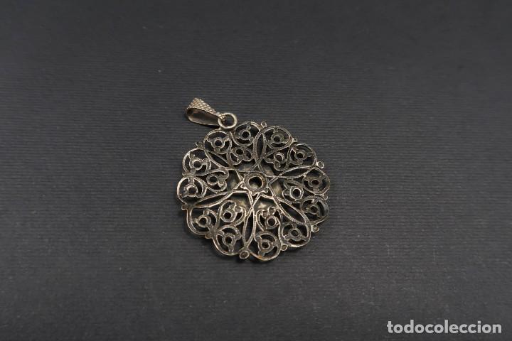 Joyeria: Antiguo Colgante de Metal - Foto 6