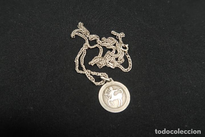 Joyeria: Antiguo Colgante con Cadena de Plata - Foto 1