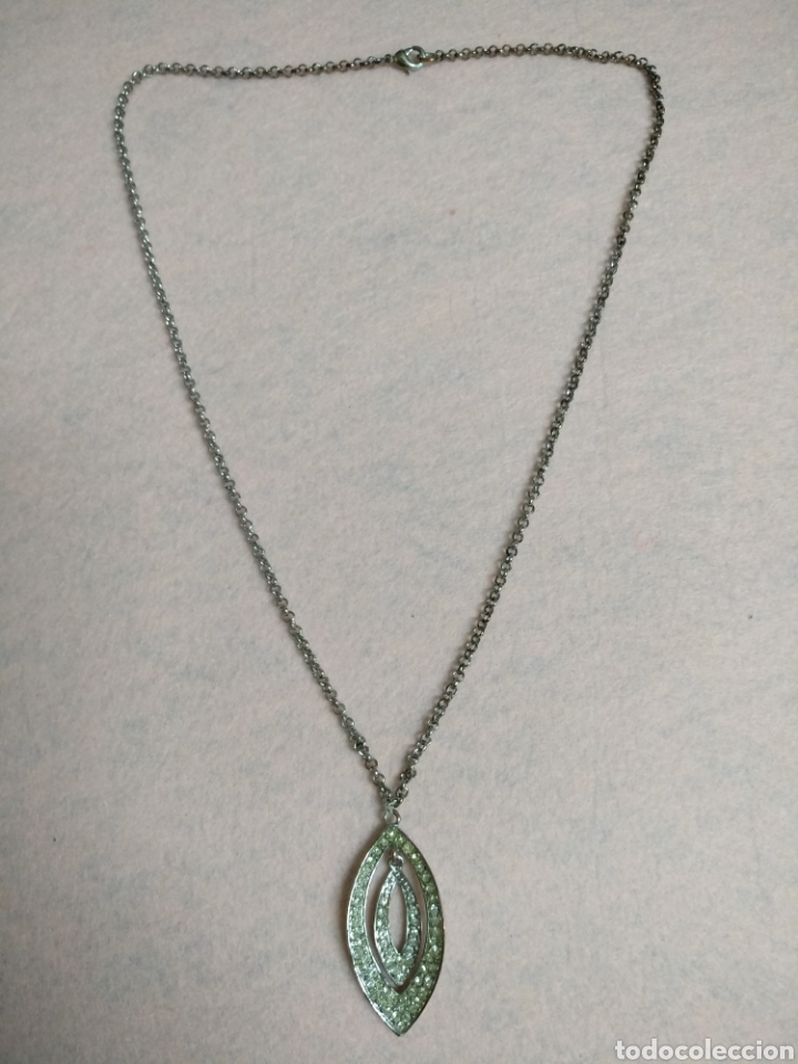 Joyeria: Collar plateado con hojas y piedras - Foto 1