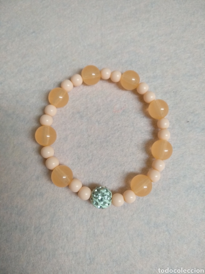 Joyeria: Pulsera de perlas naranja y abalorio - Foto 1