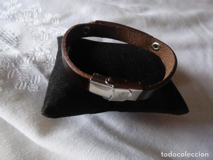 Joyeria: Pulsera ,cuero y acero - Foto 2
