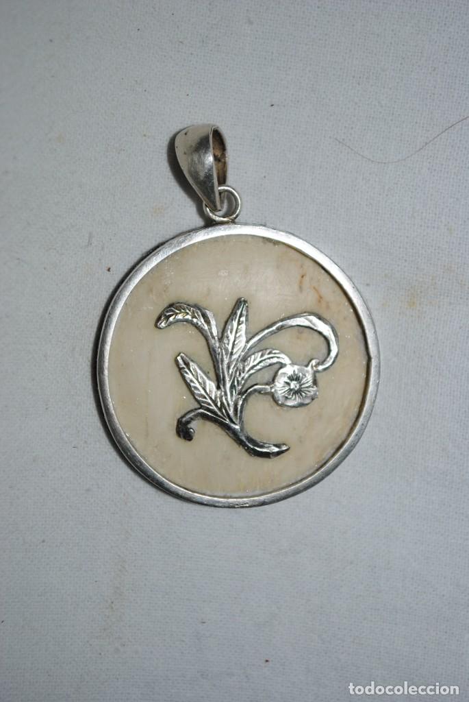 Joyeria: ANTIGUO COLGANTE DE PLATA CON FLOR . - Foto 1