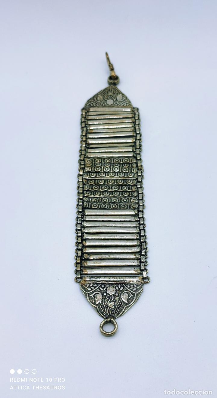 Joyeria: Pulsera antigua Nepalí tipo brazalete en metal plateado . - Foto 4 - 284470763