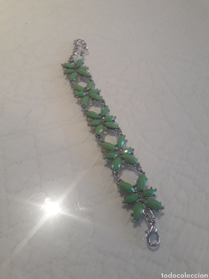 Joyeria: Pulsera plateada con piedras verdes - Foto 1