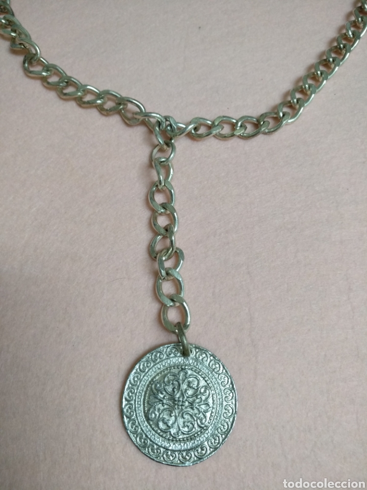 Joyeria: Preciosa cadena plateada con medallon - Foto 2
