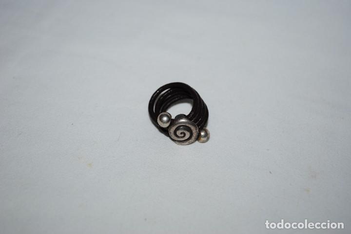 Joyeria: ANILLO MODERNO DE PLATA Y CUERO , - Foto 1