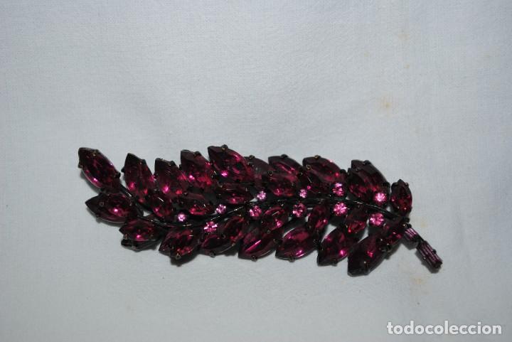 Joyeria: ANTIGUO Y GRAN BROCHE DE CRISTALES LILAS . - Foto 1