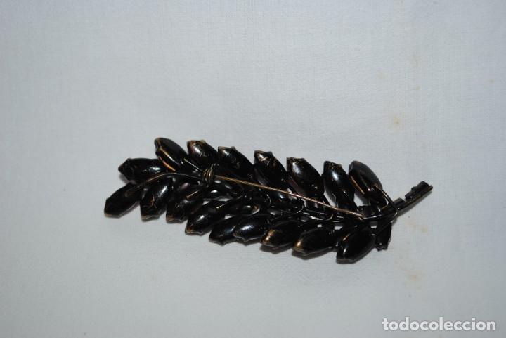 Joyeria: ANTIGUO Y GRAN BROCHE DE CRISTALES LILAS . - Foto 3
