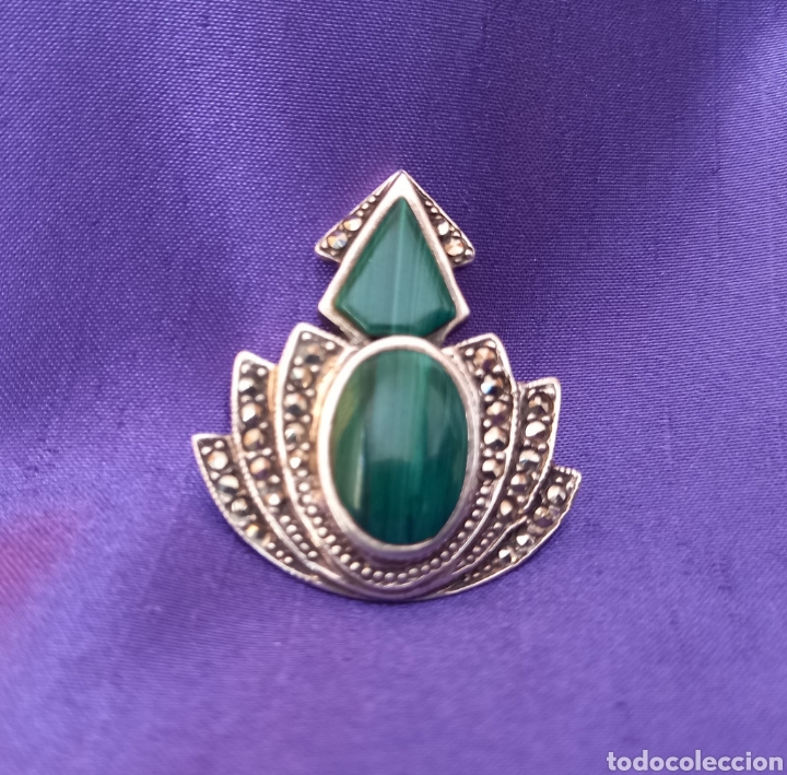 Joyeria: Antiguo broche de plata con malaquitas y marcasitas.