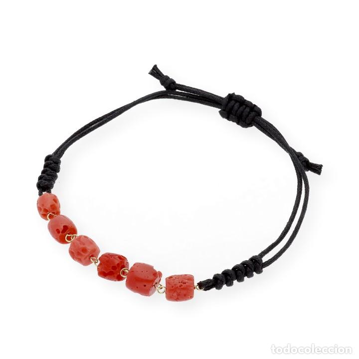 Joyeria: Pulsera macram&eacute;, oro amarillo 18kt y coral natural - Foto 2