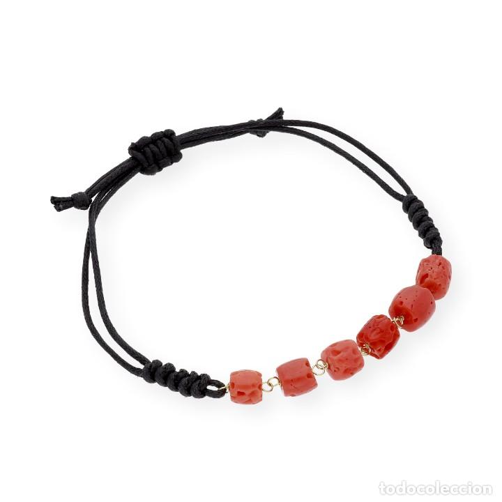 Joyeria: Pulsera macram&eacute;, oro amarillo 18kt y coral natural - Foto 3